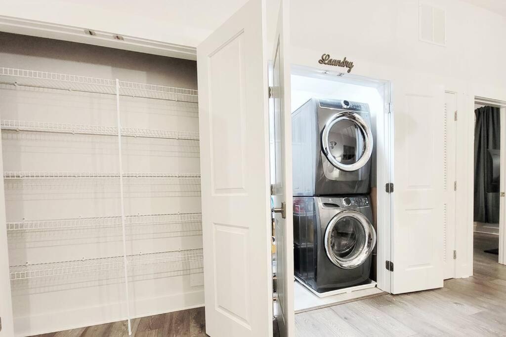 דירות שרלוט New Stylish Getaway- 5 Mil To Uptown/3 Smart Tvs! מראה חיצוני תמונה